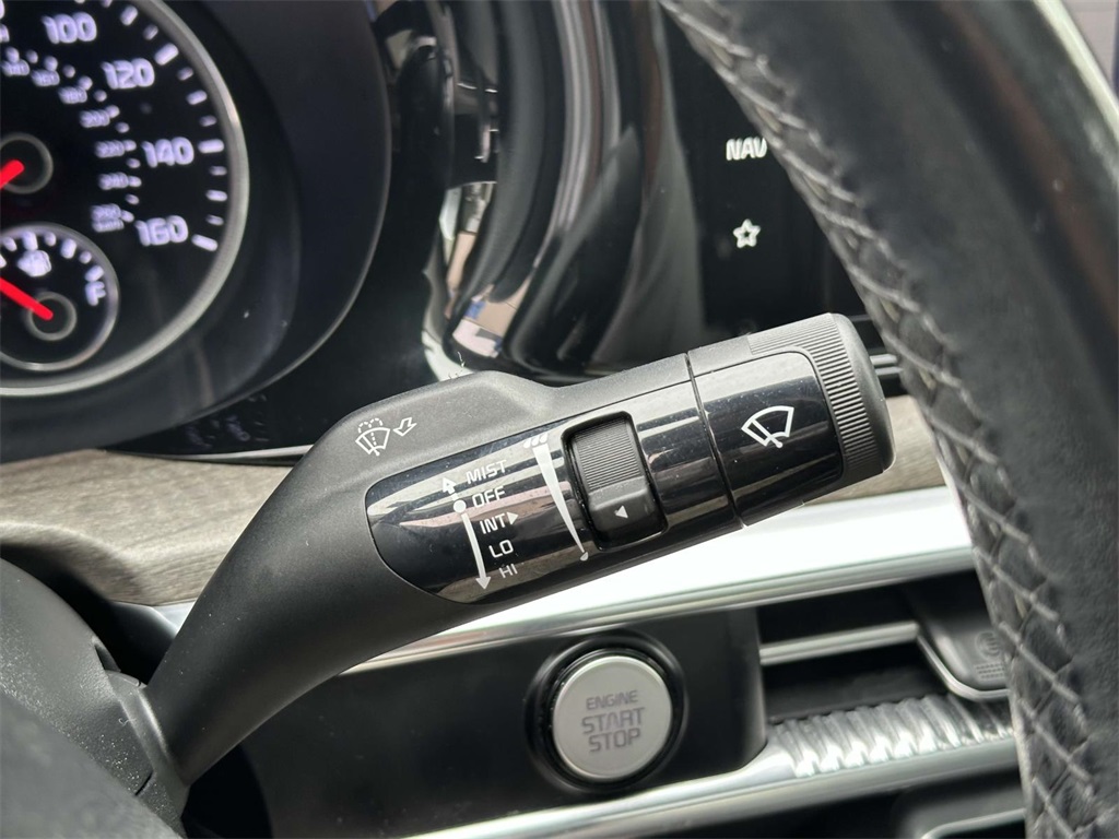Vehicle image 23 of 33