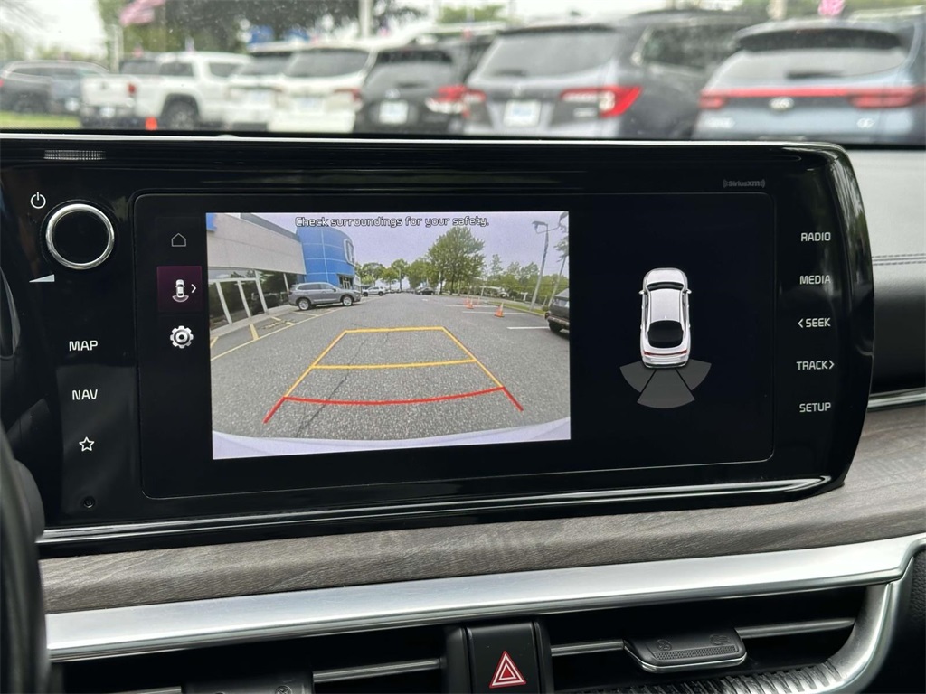 Vehicle image 27 of 33