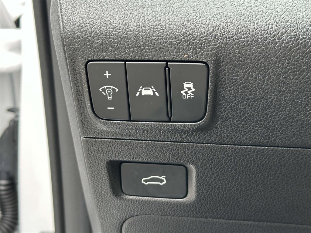 Vehicle image 19 of 33