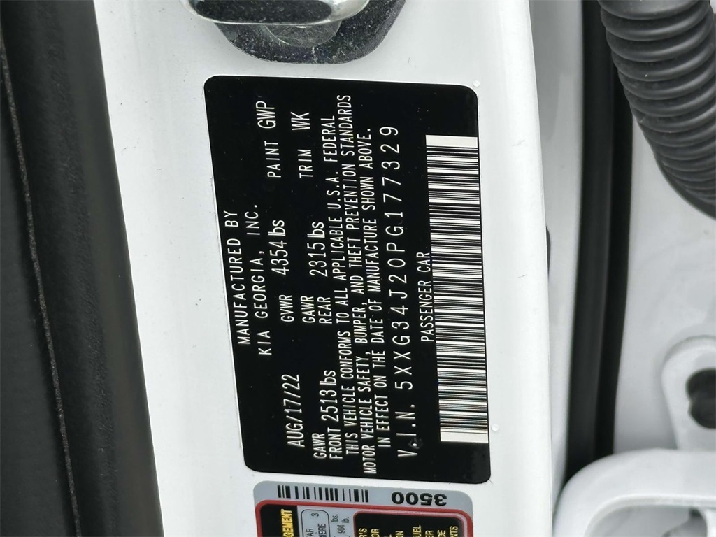 Vehicle image 17 of 33