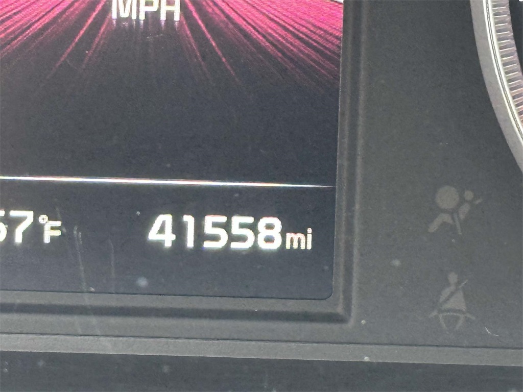 Vehicle image 25 of 33
