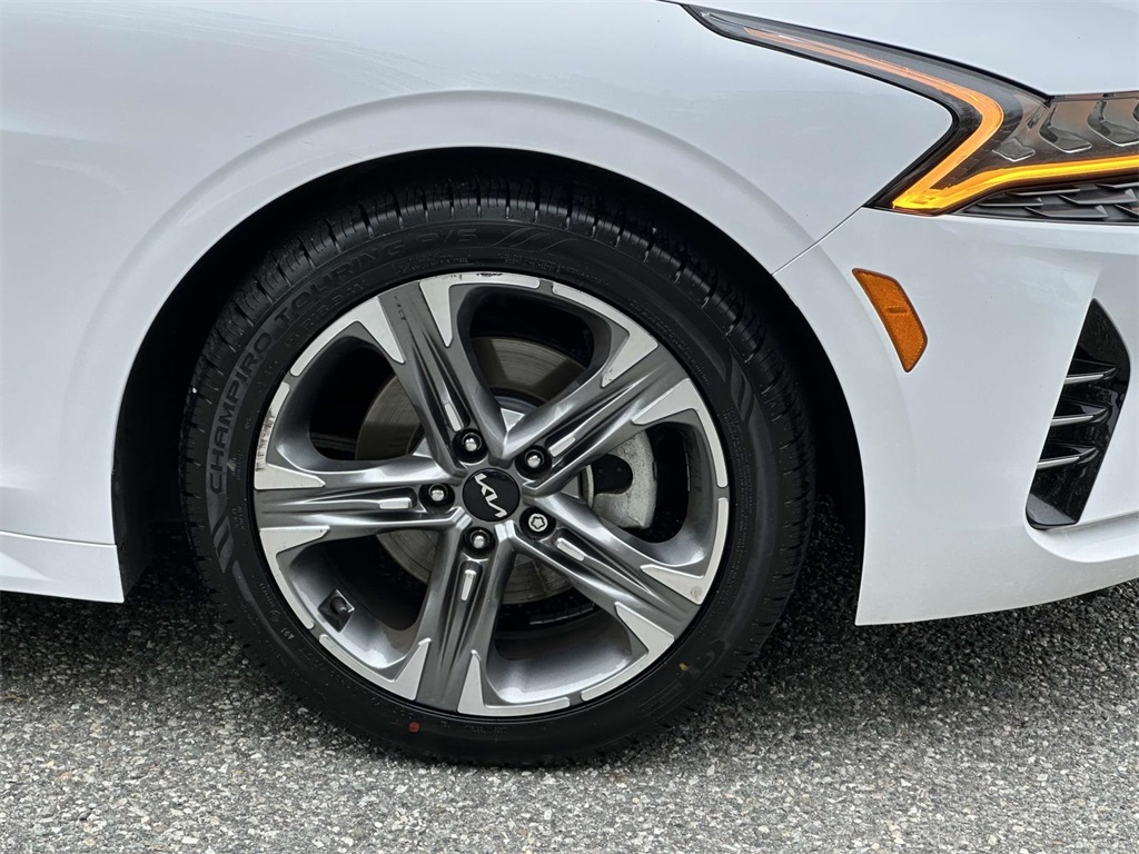 Vehicle image 6 of 33