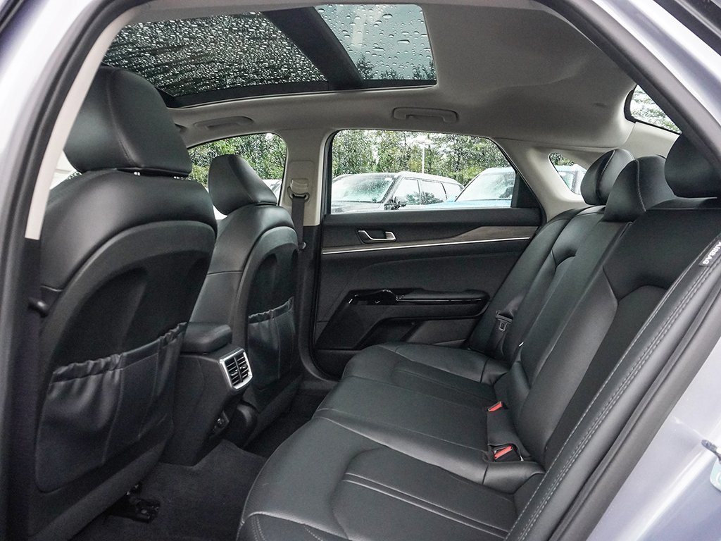 Vehicle image 26 of 65