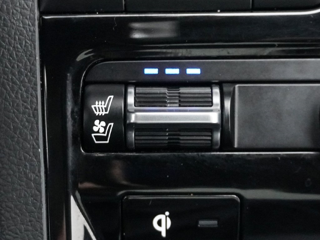 Vehicle image 46 of 65