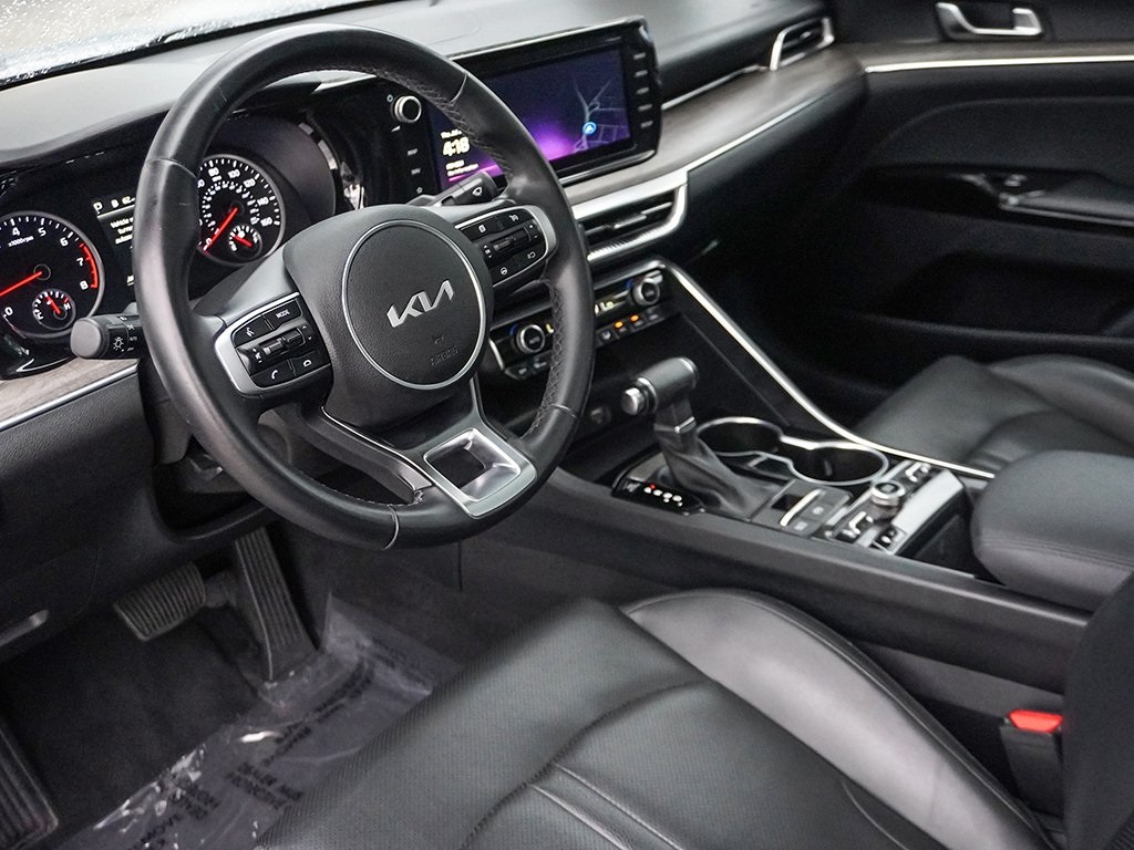 Vehicle image 33 of 65