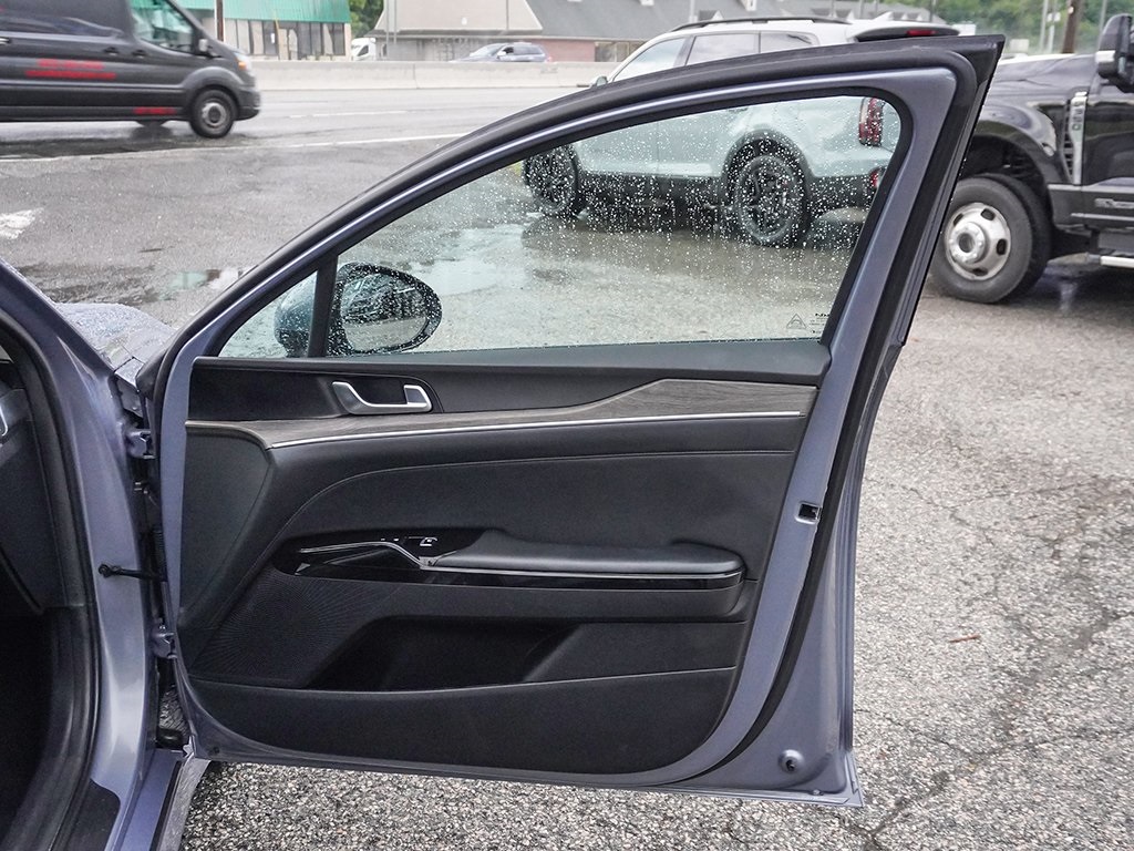 Vehicle image 34 of 65