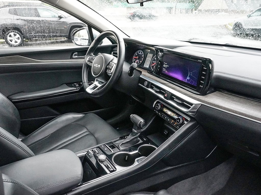 Vehicle image 32 of 65