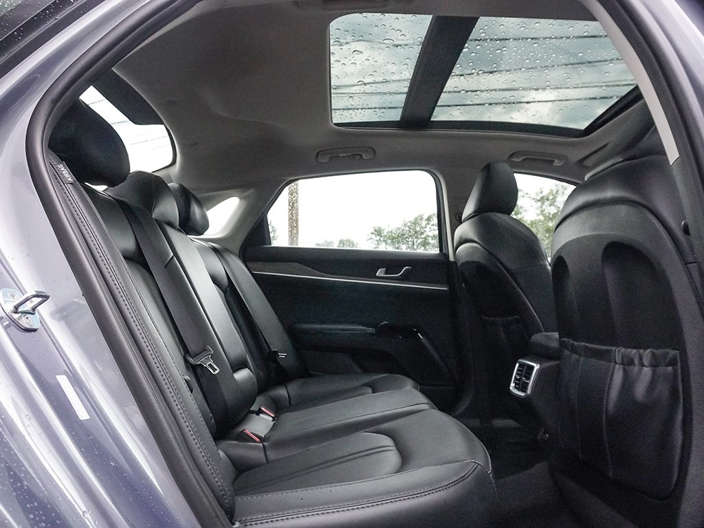 Vehicle image 23 of 65