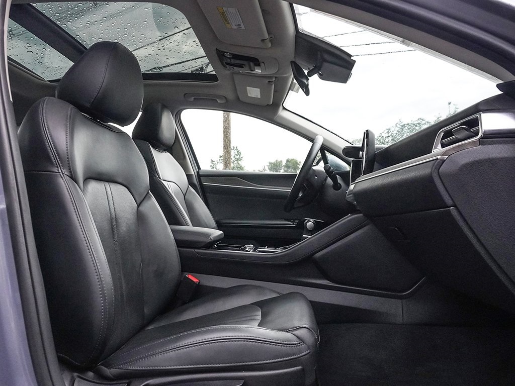 Vehicle image 21 of 65