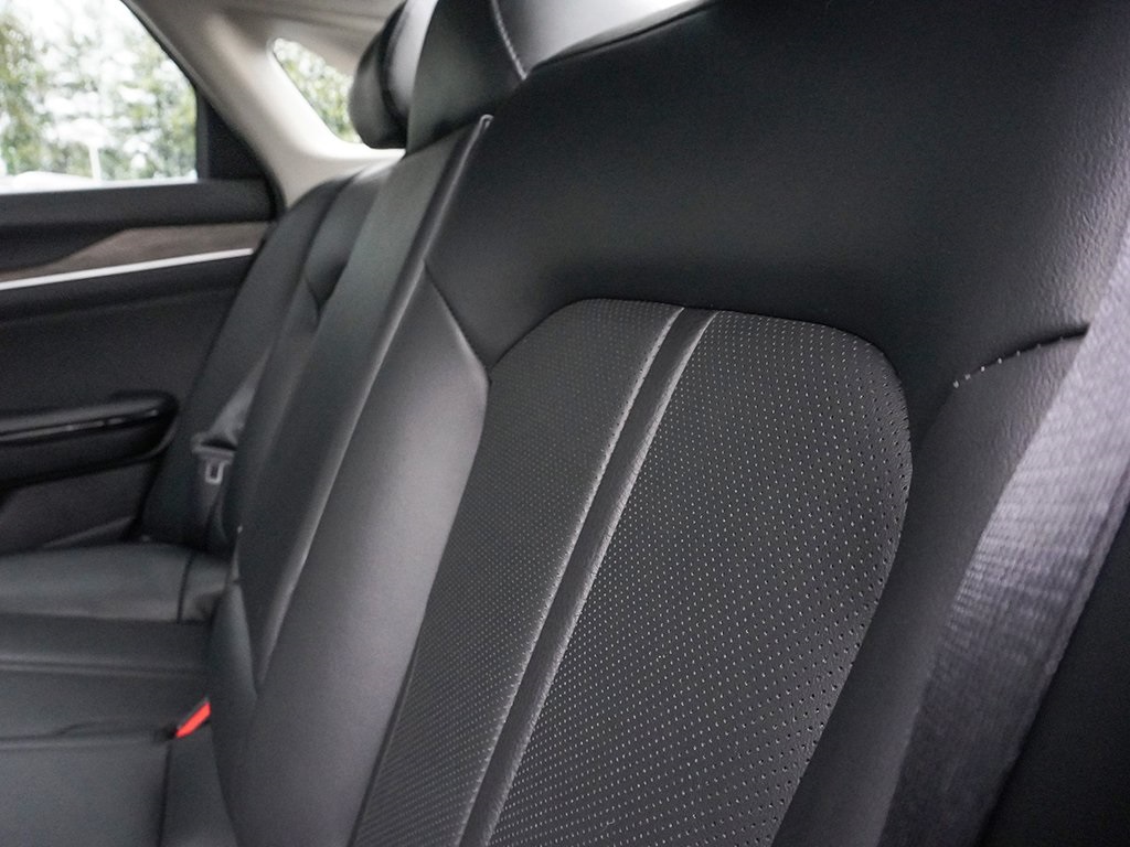 Vehicle image 18 of 65