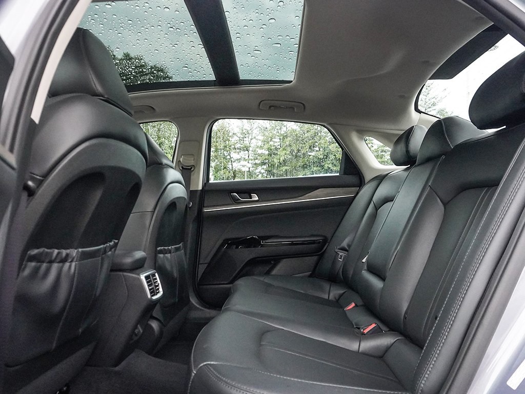 Vehicle image 22 of 65