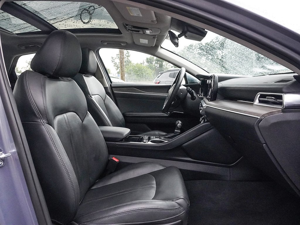Vehicle image 25 of 65