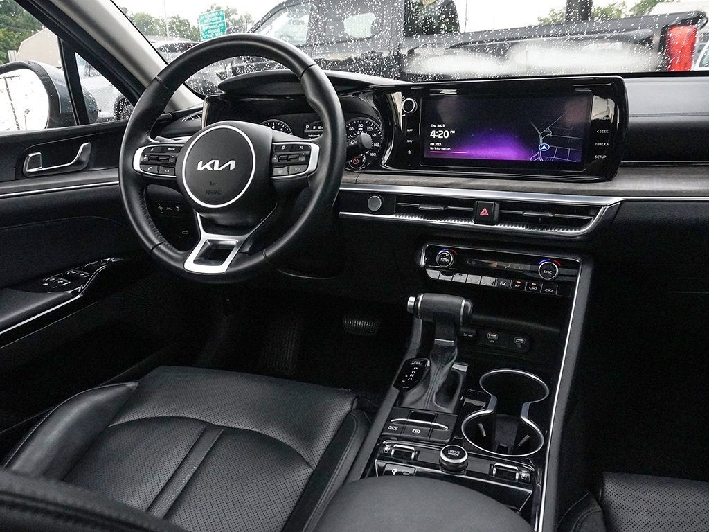 Vehicle image 30 of 65