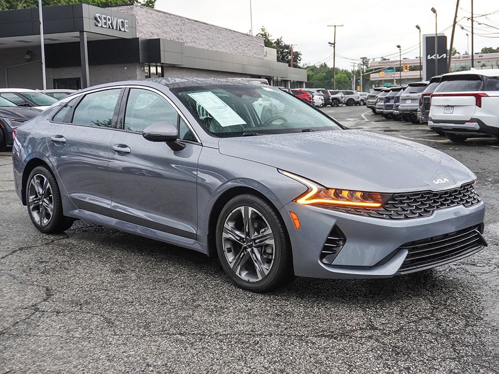 Vehicle image 4 of 65