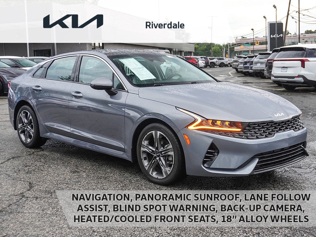 Vehicle image 6 of 65