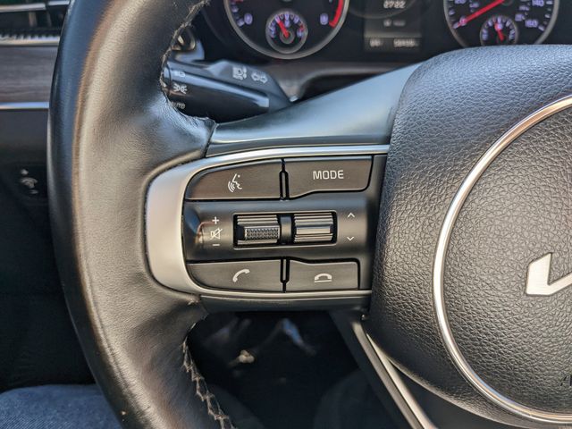 Vehicle image 18 of 25