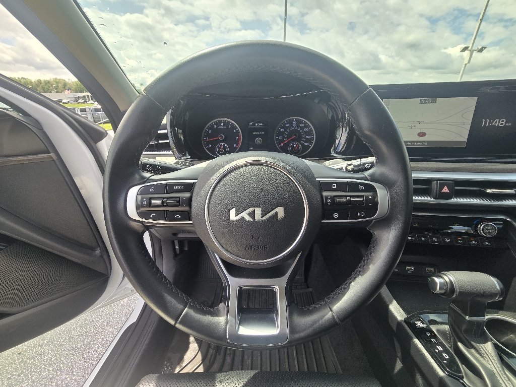 Vehicle image 21 of 29