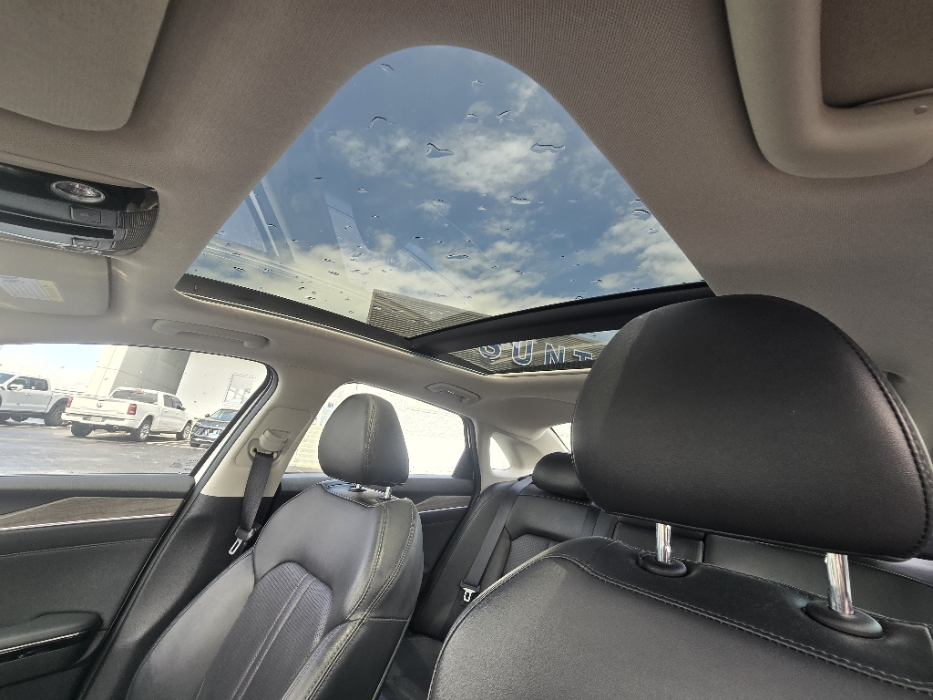 Vehicle image 27 of 29