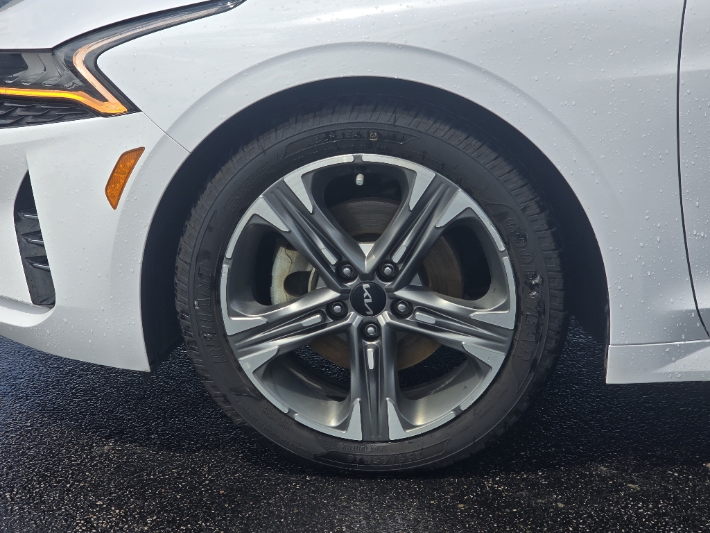 Vehicle image 25 of 29