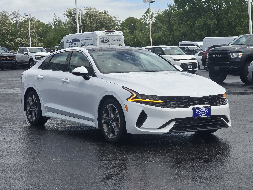 Vehicle image 4 of 29