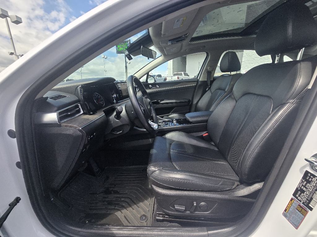 Vehicle image 26 of 29