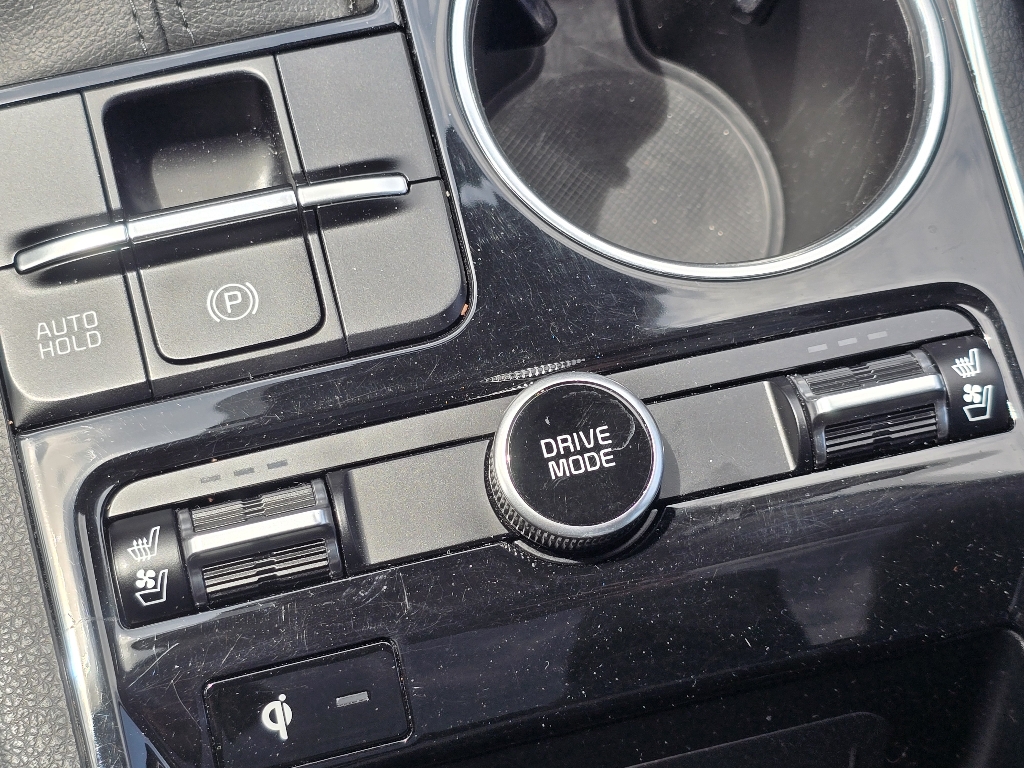 Vehicle image 17 of 29