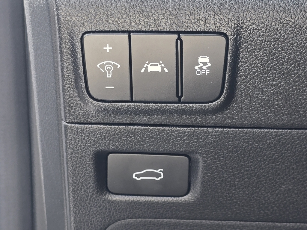 Vehicle image 23 of 29