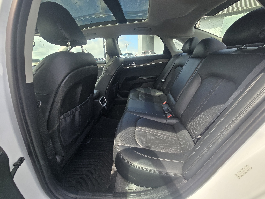 Vehicle image 28 of 29