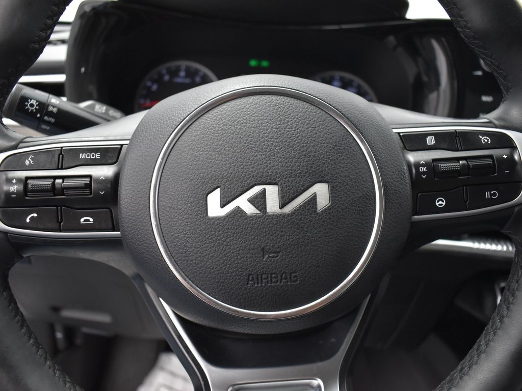 Vehicle image 23 of 27