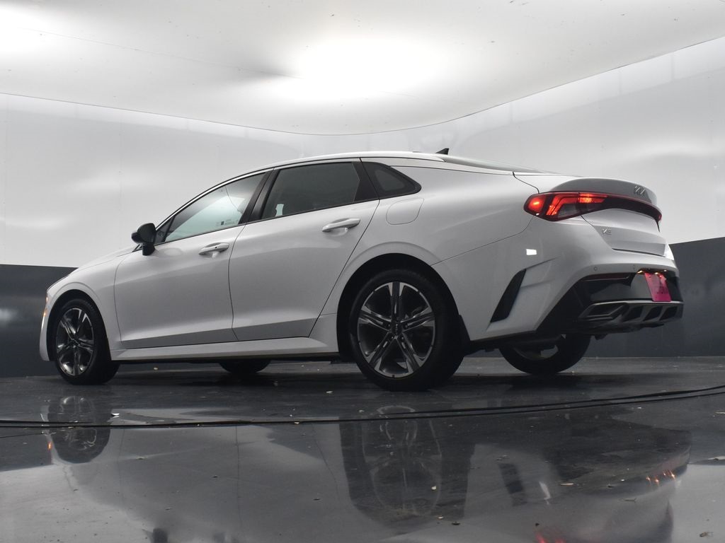 Vehicle image 11 of 27