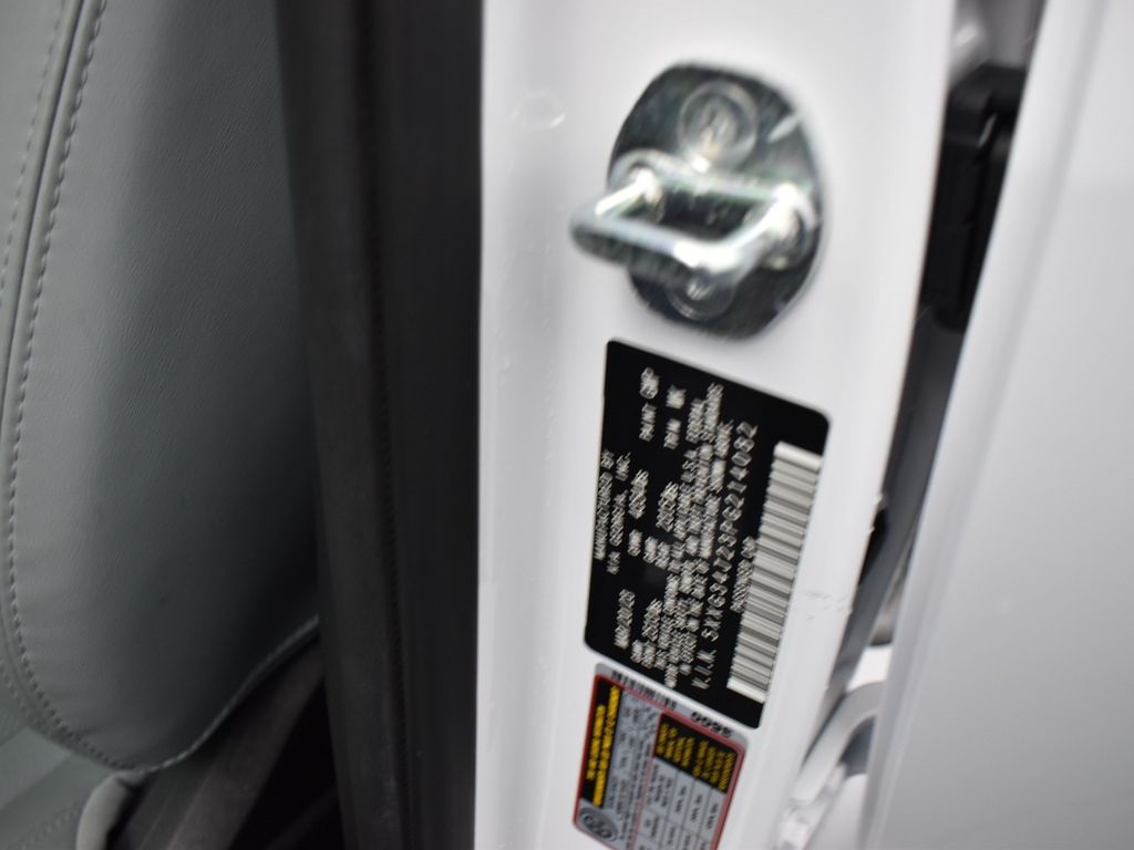 Vehicle image 19 of 27