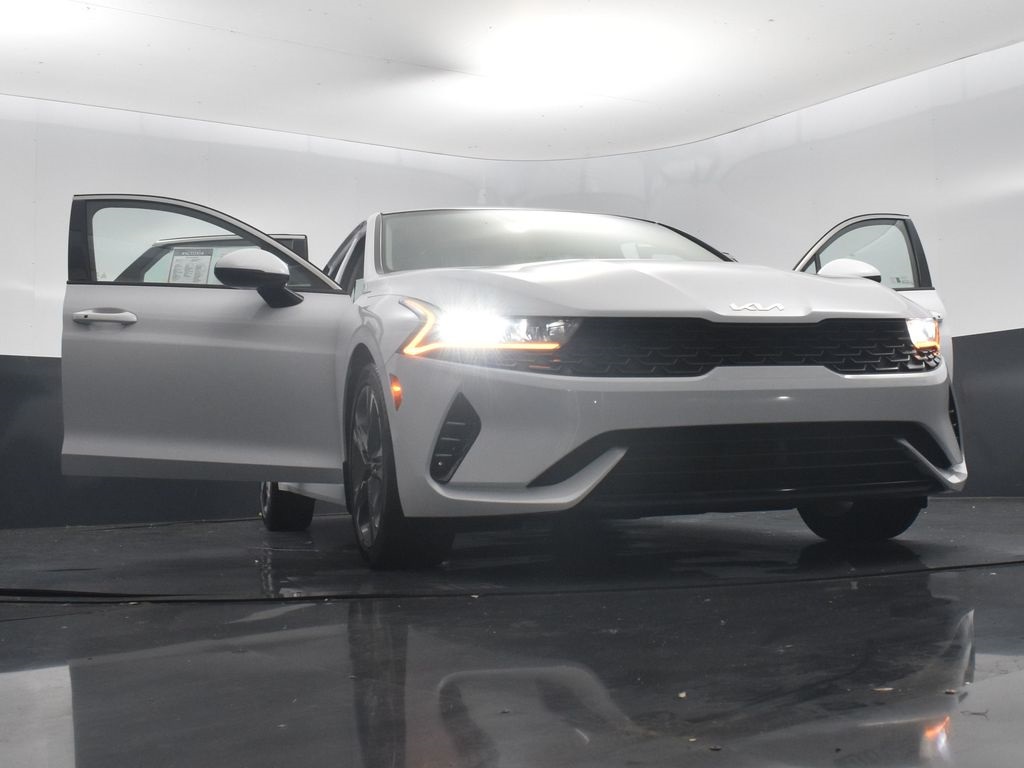 Vehicle image 15 of 27