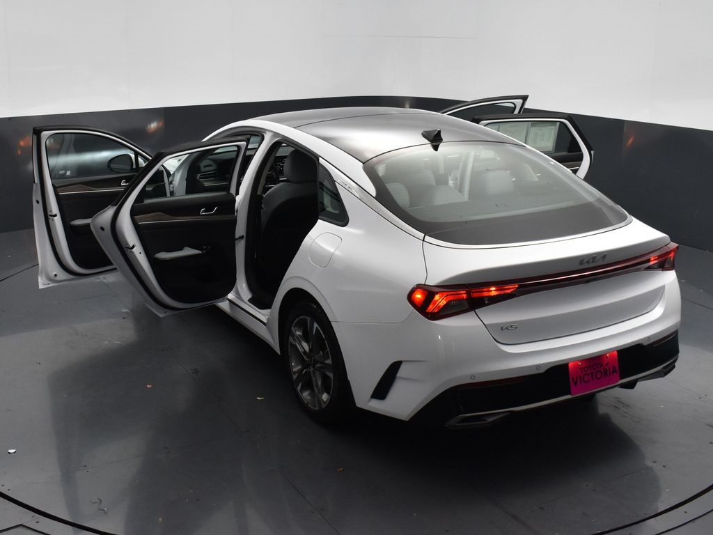 Vehicle image 8 of 27