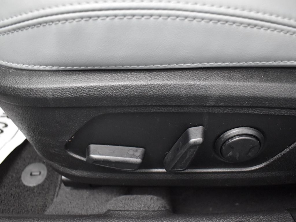 Vehicle image 20 of 27