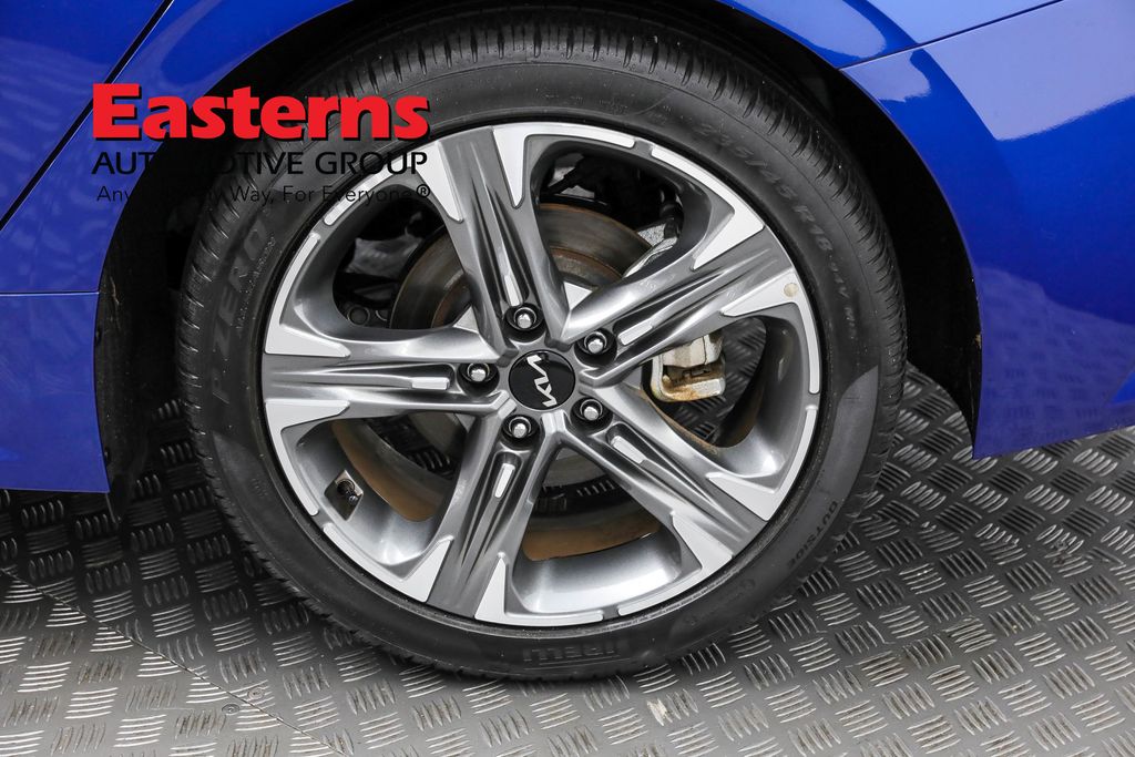 Vehicle image 62 of 65