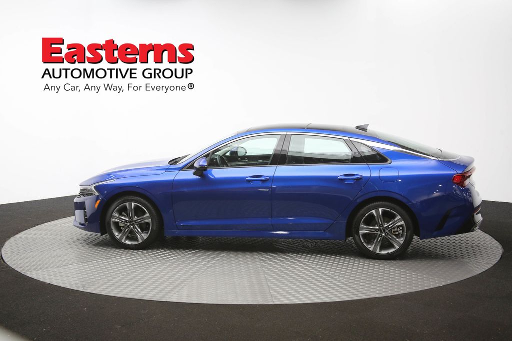 Vehicle image 33 of 65