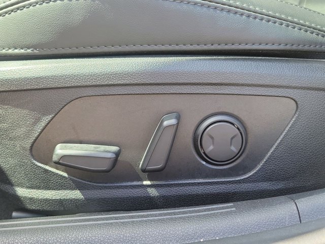 Vehicle image 20 of 31