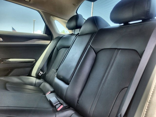 Vehicle image 14 of 31