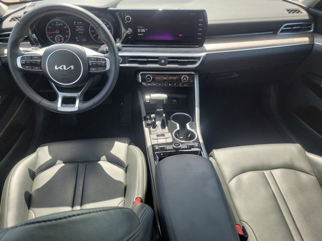 Vehicle image 15 of 31