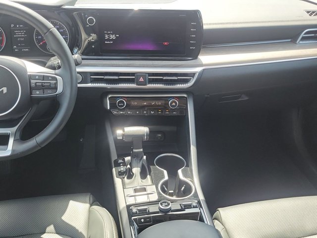 Vehicle image 19 of 31