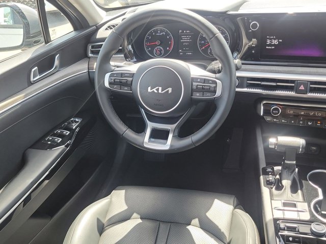 Vehicle image 16 of 31