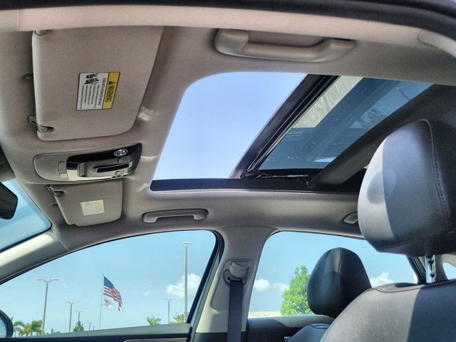 Vehicle image 21 of 31