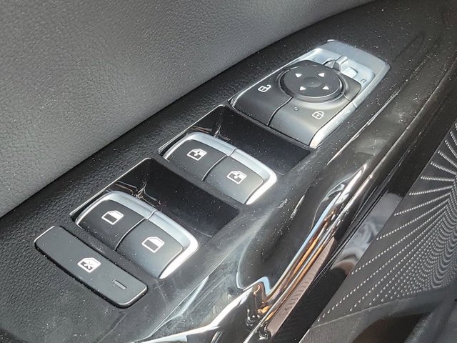 Vehicle image 26 of 31