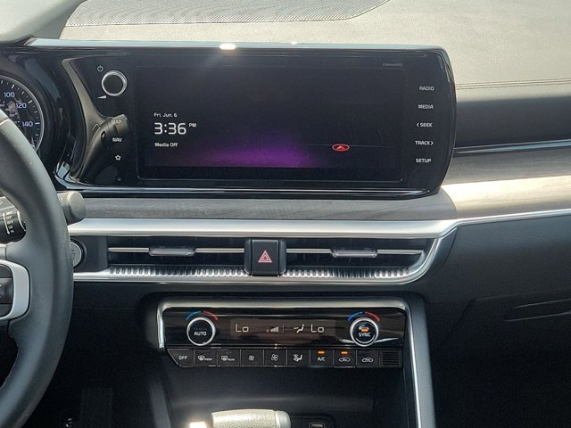 Vehicle image 18 of 31