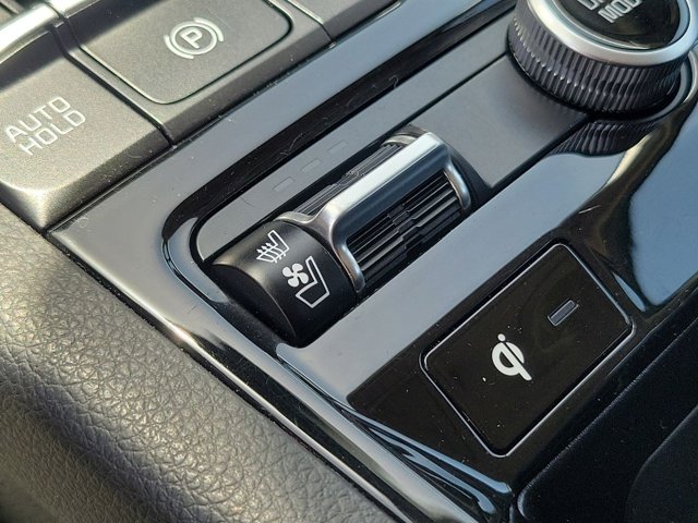 Vehicle image 25 of 31