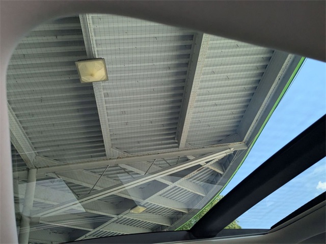 Vehicle image 19 of 37