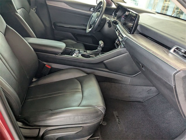 Vehicle image 25 of 37