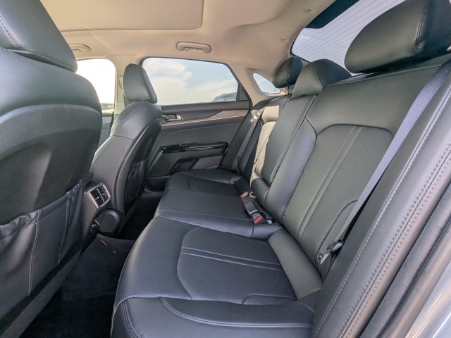 Vehicle image 13 of 28