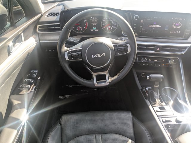 Vehicle image 15 of 28