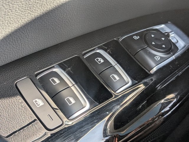 Vehicle image 22 of 28